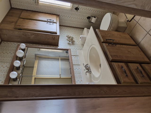 709 Small Bathroom