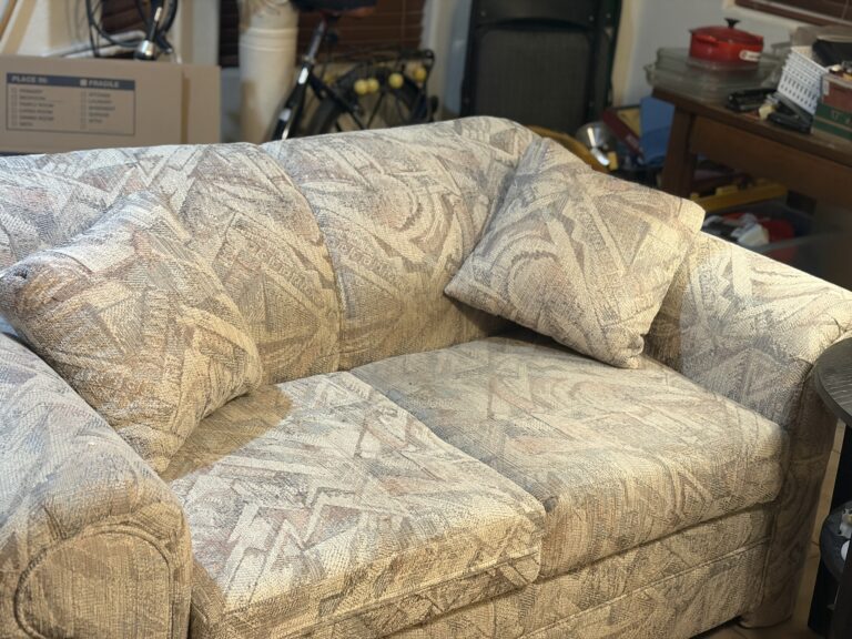 Loveseat 768x576